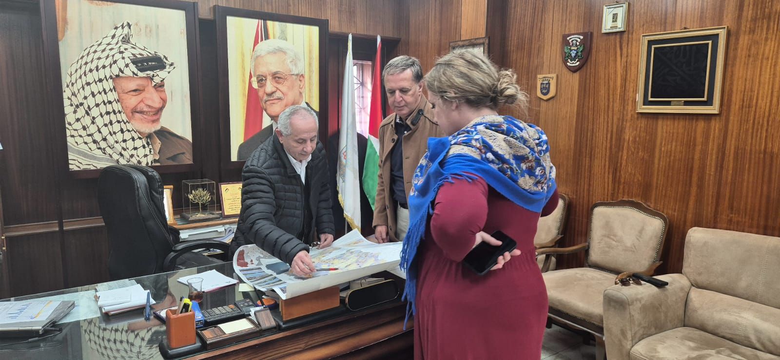 Briefing over a map